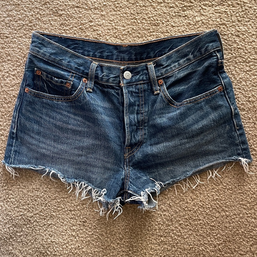 High waisted cut off Levi’s shorts!
